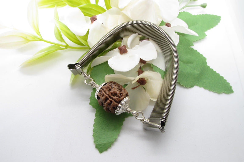 3 Mukhi Rudraksha Bracelet - Empowerment & Vitality | Brahmatells - BrahmatellsStore