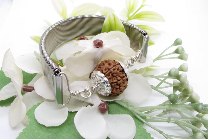 8 Mukhi Rudraksh Bracelet & Silver Pendant - Lord Ganesha's Blessings | Brahmatells - BrahmatellsStore