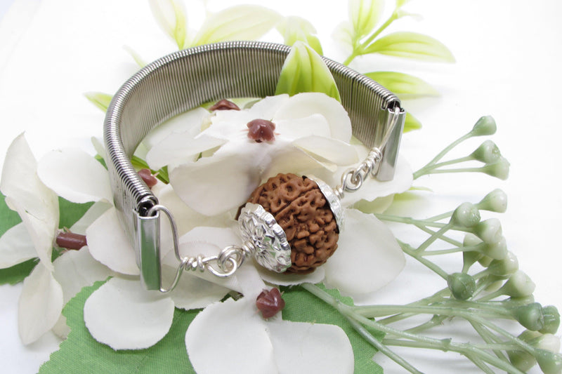 8 Mukhi Rudraksh Bracelet & Silver Pendant - Lord Ganesha's Blessings | Brahmatells - BrahmatellsStore