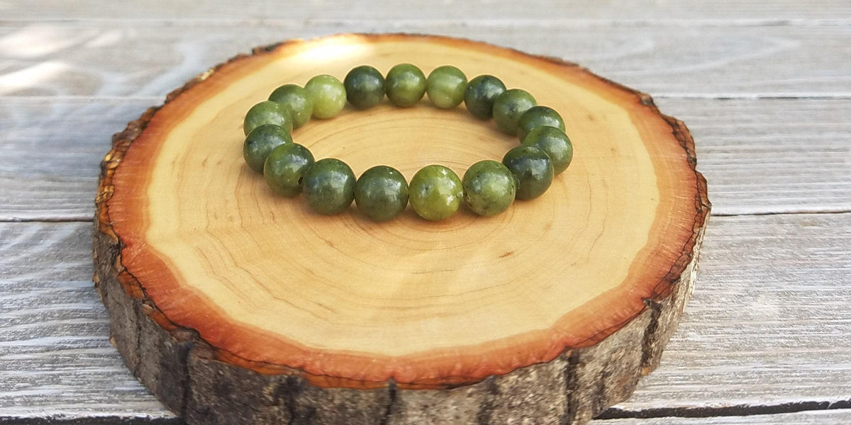 Amazon.com: Crystu Natural Serpentine Bracelet Crystal Stone 8mm Faceted  Bead Bracelet for Reiki Healing and Crystal Healing Stone (Color : Green):  Clothing, Shoes & Jewelry